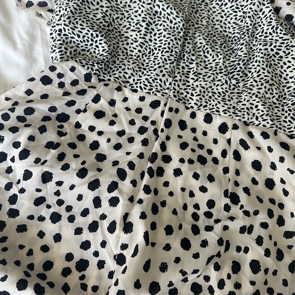 Boohoo Ruffled Romper - Picture 3 of 3